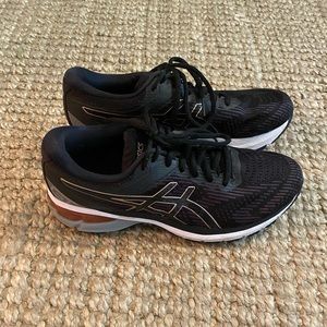Women’s ASIC GT-2000 Running Shoes
